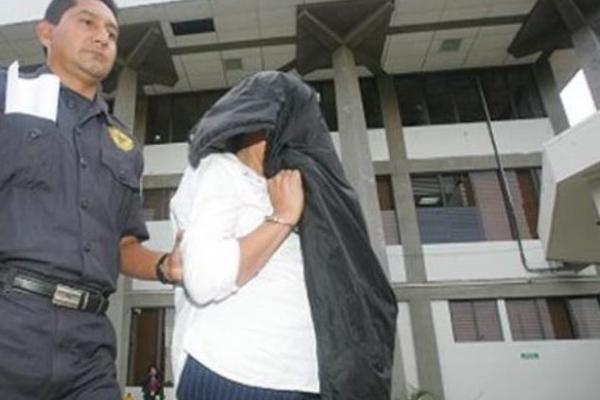 Una mujer guatemalteca fue condenada en El Salvador por extorsión. (Foto Prensa Libre: La Prensa Gráfica)<br _mce_bogus="1"/>