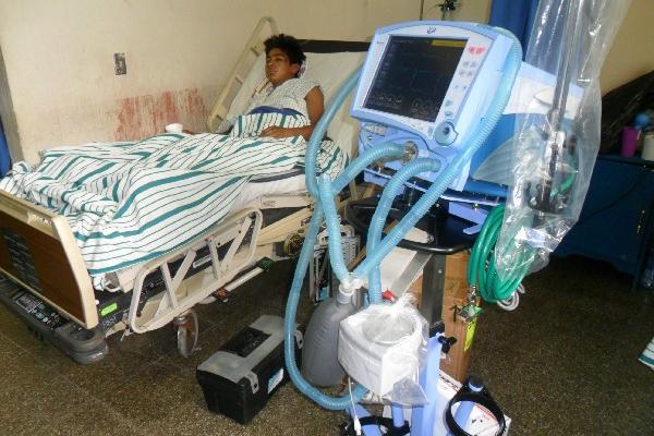 Uno de los dos ventiladores artificiales, en  el Hospital Nacional de Sololá.