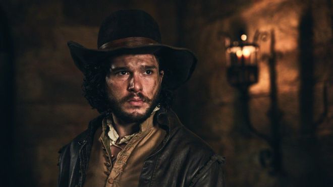 Kit Harington interpreta a un ancestro suyo: Robert Catesby, uno de los líderes del complot para explotar el parlamento británico en 1605.