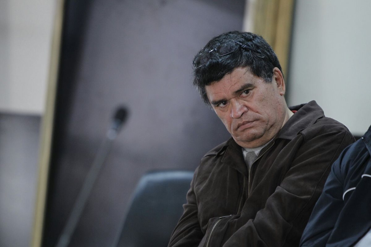 El alcalde de Chinautla, Arnoldo Medrano, quedará en prisión según ordenó el juez (Foto Prensa Libre: Paulo Raquec). 