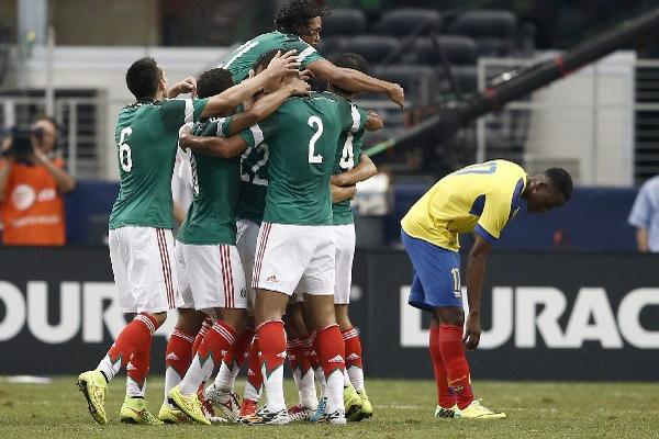 México y Ecuador se enfrentaron en amistoso previo al Mundial de Brasil 2014. (Foto Prensa Libre: EFE)