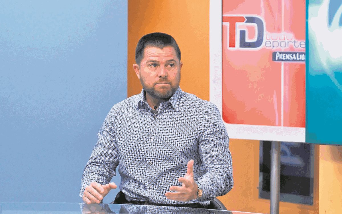 "Memín" preocupó a sus familiares tras ser confirmada su fractura de tibia y peroné. (Foto Prensa Libre: Hemeroteca PL)