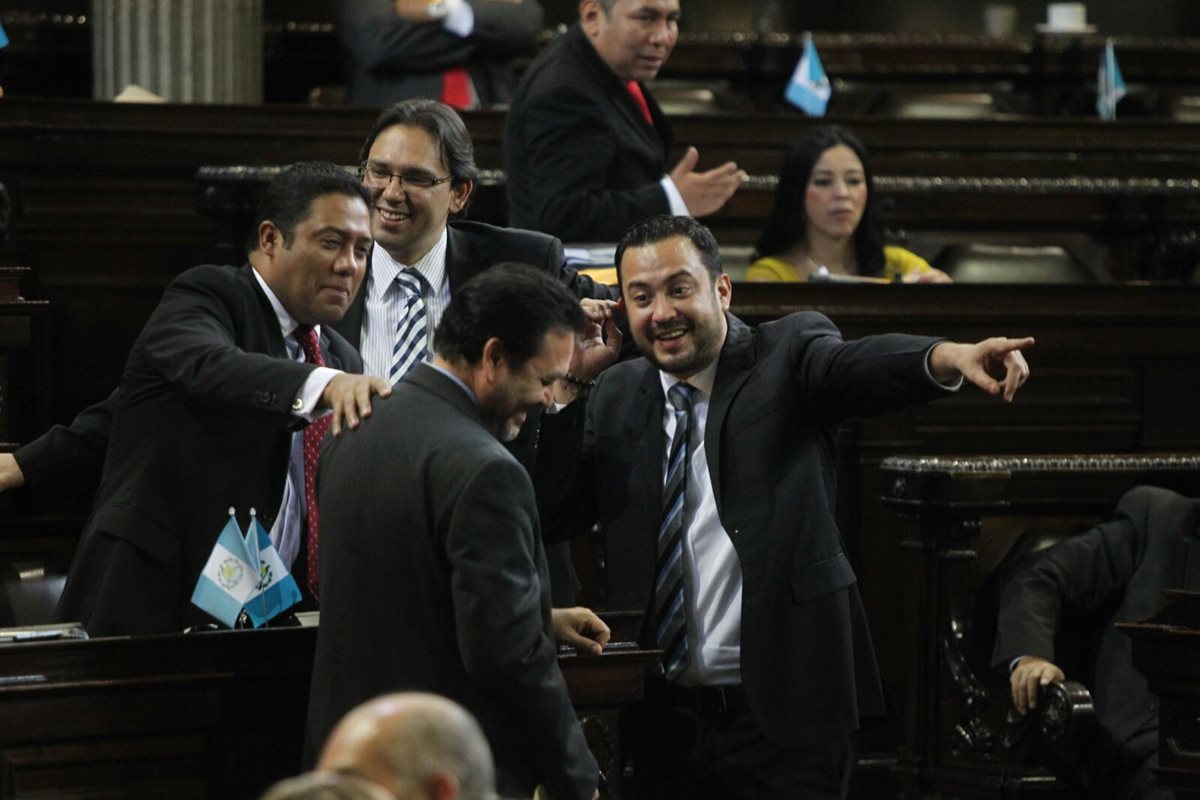 Congresistas envían mediante acuerdo las reformas electorales a la CC. (Foto Prensa Libre: Esbin García)