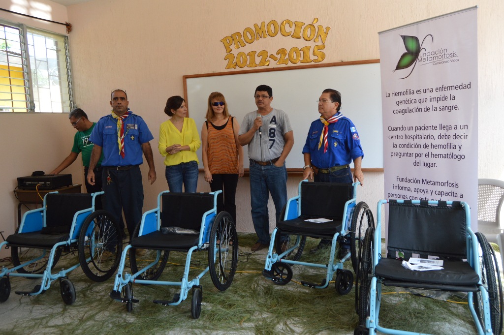 Las cuatro sillas de ruedas que fueron donadas en Zacapa. (Foto Prensa Libre: Víctor Gómez)