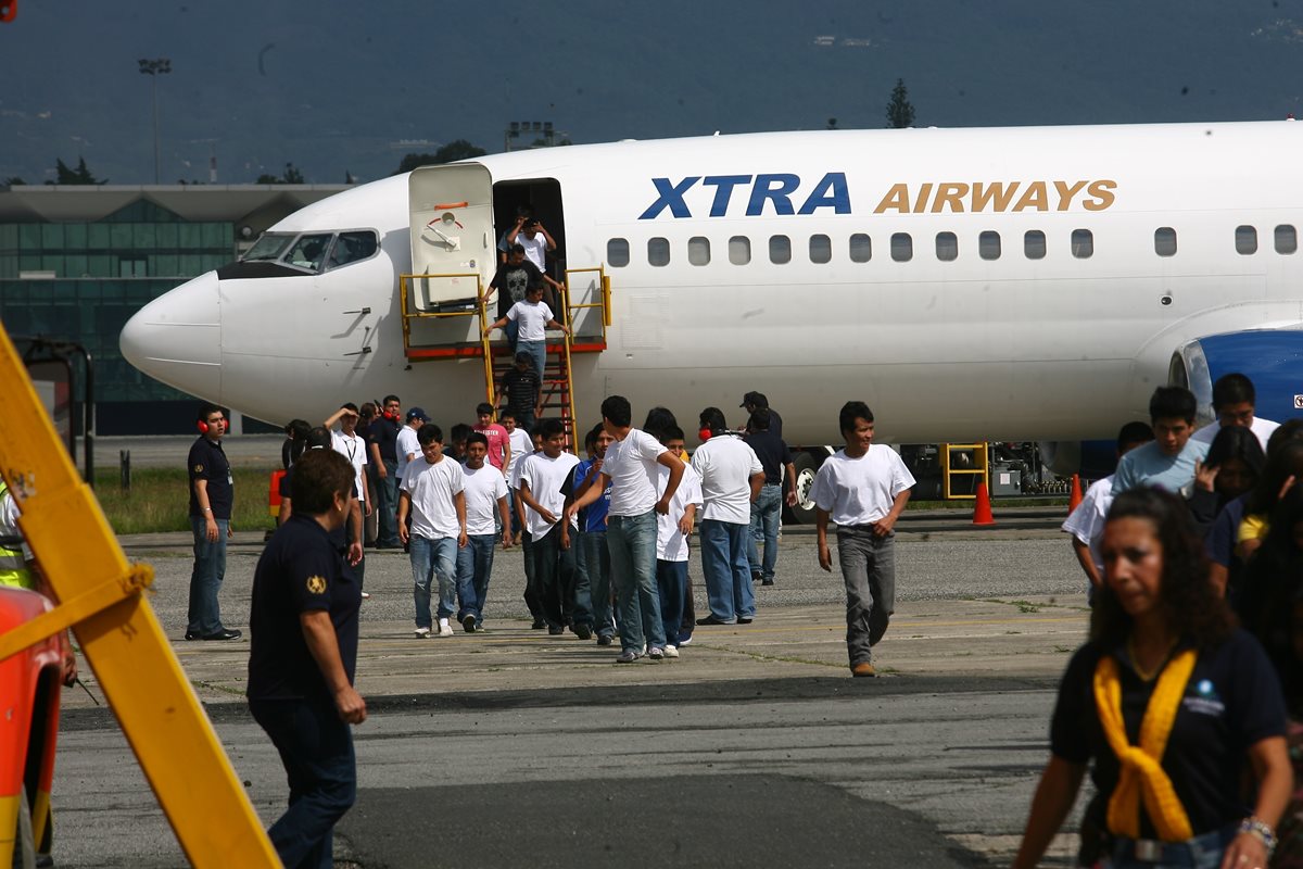Las deportaciones de guatemaltecos de Estados Unidos han disminuido, mientras las remesas van en aumento. (Foto Prensa Libre: Hemeroteca PL)