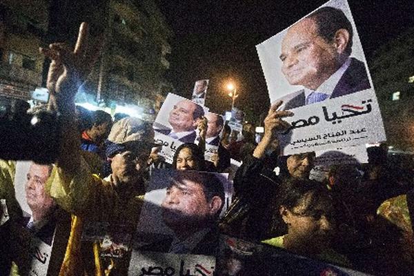 Simpatizantes de Al Sisi en El Cairo, Egipto. (Foto Prensa Libre:AFP)