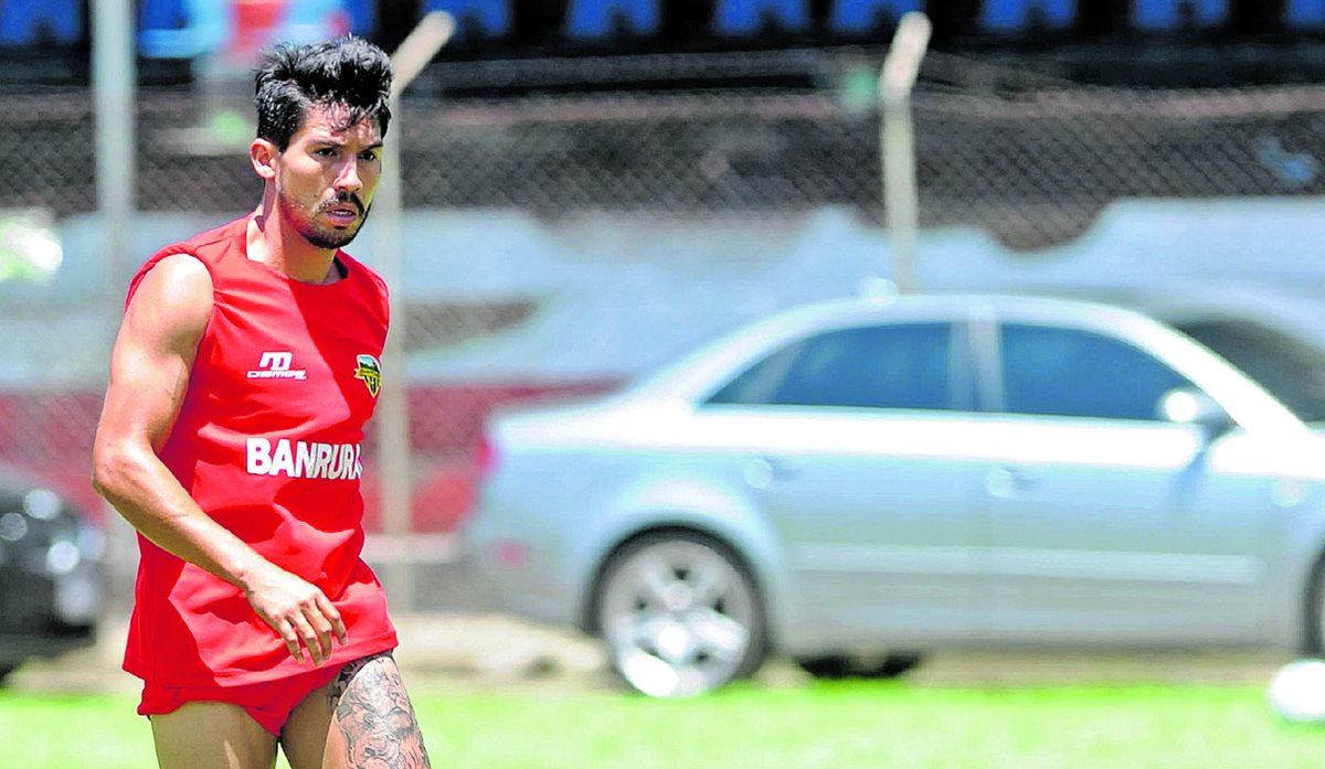 Julián Priego ha sido descartado para defender los colores de Petapa este vienes contra Malacateco. (Foto Prensa Libre: Hemeroteca PL)