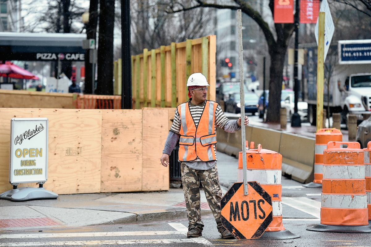 Trabajadores de la construcción en Washington. (Foto Prensa Libre: AFP)