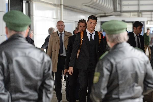 La plantilla del Real arribó a Múnich, para el juego de vuelta ante el Bayern, semifinal de Liga de Campeones. (Foto Prensa Libre: AP)