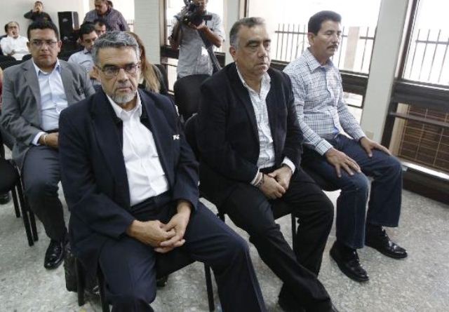 Ex diputado Manuel Barquín -izquierda- Jaime Martínez -al centro- durante audiencia del caso Lavado y Política. (Foto Prensa Libre: Hemeroteca PL)