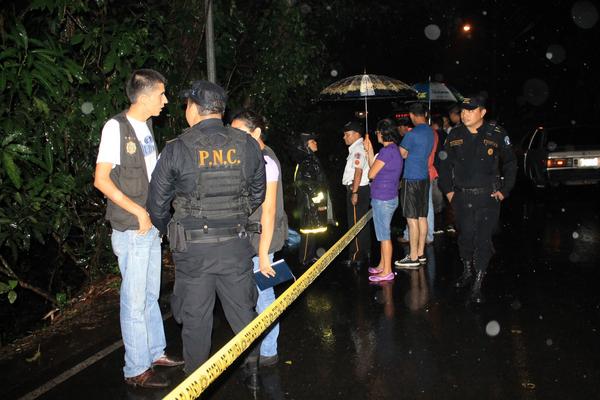 Un hombre murió y una mujer resultó herida a balazos en Escuintla. (Foto Prensa Libre: Enrique Paredes)<br _mce_bogus="1"/>