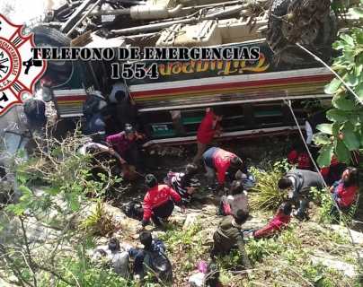 Un menor conducía el autobús que cayó a un río y dejó nueve muertos 
