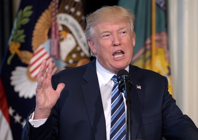 Donald Trump insiste en que México debe pagar el muro fronterizo. (Foto Prensa Libre: AP)