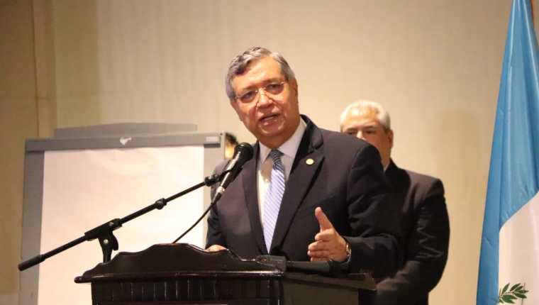 El vicepresidente Jafeth Cabrera participó en la inauguración del Foro de decanos de facultades de medicina de Guatemala. (Foto Prensa Libre: Vicepresidencia).