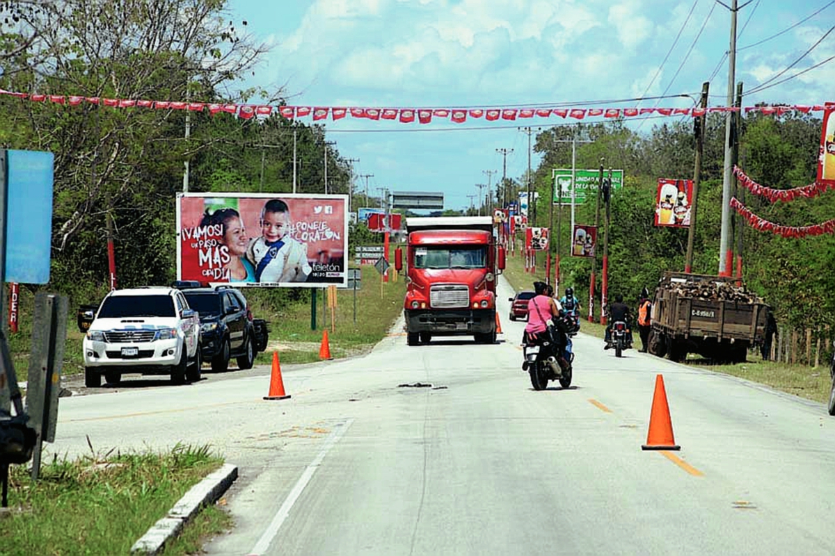 Autoridades efectúan operativos en Petén, con el objetivo de reducir índices de accidentes en las rutas. (Foto Prensa Libre: Walfredo Obando)