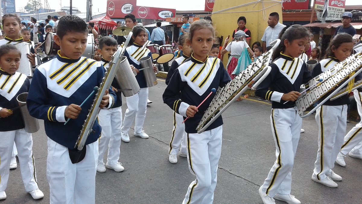 Bandas nacionales y centroamericanas inauguran el carnaval