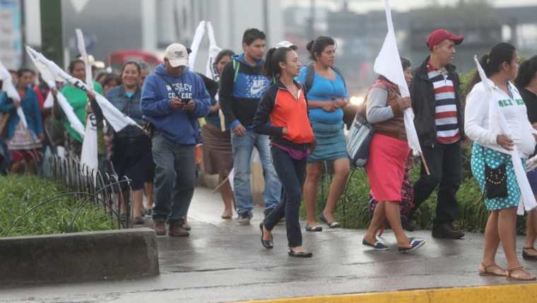 Campesinos se congregan para participar en una marcha que se dirigirá al Congreso y al Palacio Nacional. (Foto Prensa Libre: Érick Ávila)