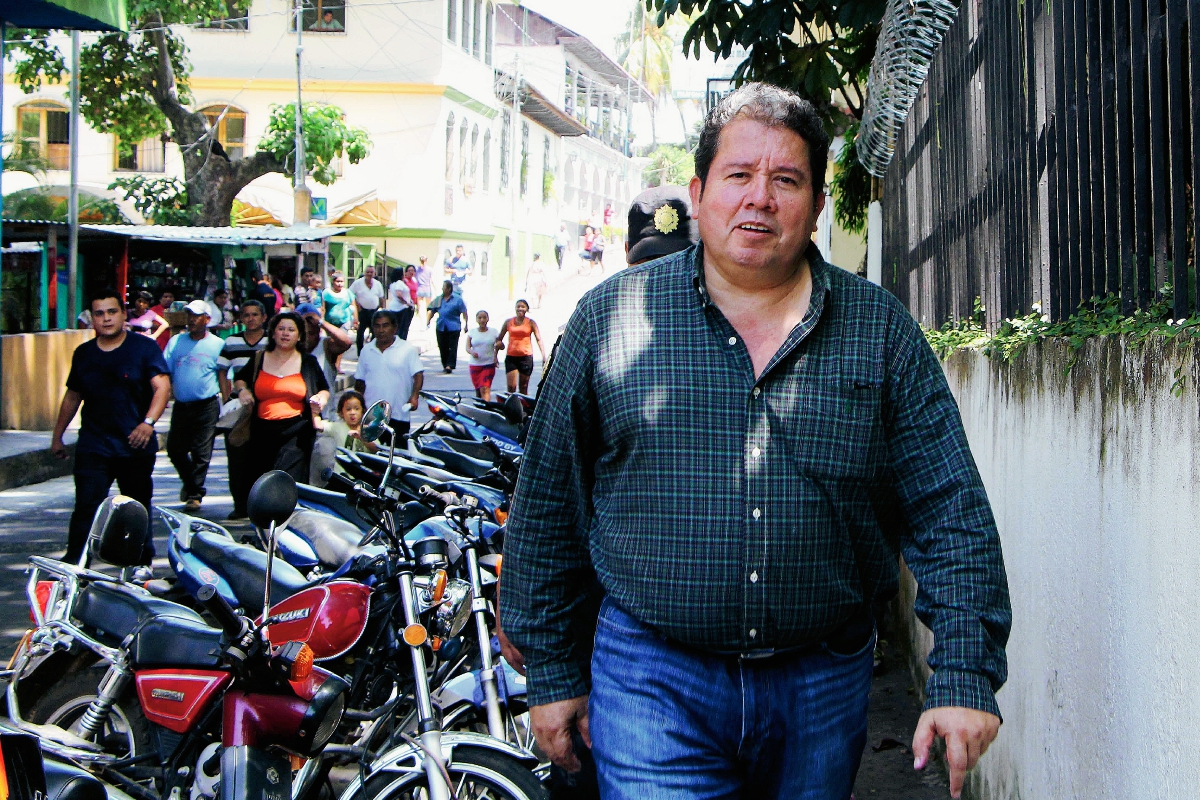 El exalcalde de Retalhuleu César Augusto López Garza, de 56 años, quedó en libertad bajo fianza luego de haber pagado Q100 mil. (Foto Prensa Libre: Rolando Miranda)