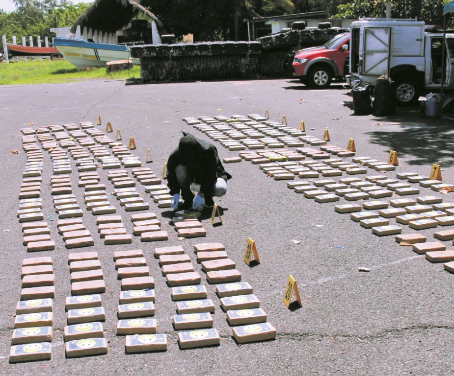 En abril de 2015 las autoridades incautan al menos 170 paquetes de droga en Puerto de San José. (Foto Prensa Libre: Hemeroteca PL)