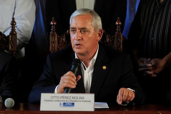 Otto Pérez, presidente de la República, da declaraciones a la Prensa. (Foto Prensa Libre: Esbin García)