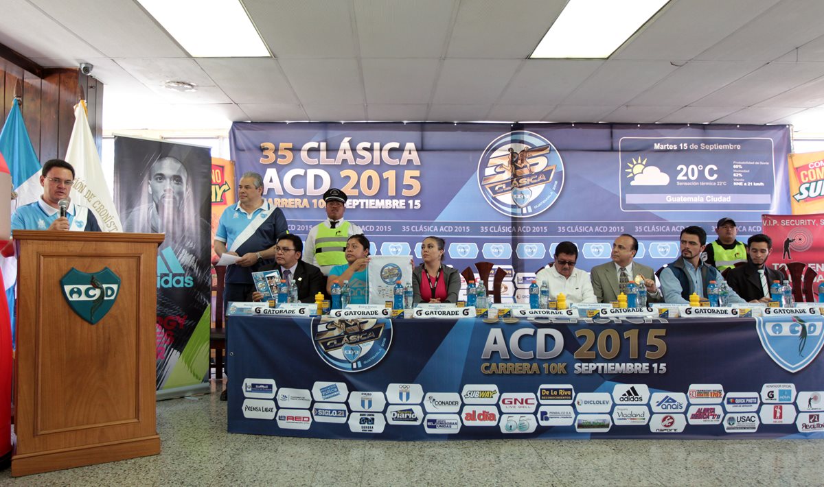 En Conferencia de Prensa la carrera fue presentada (Foto Prensa Libre: Marcela Morales)