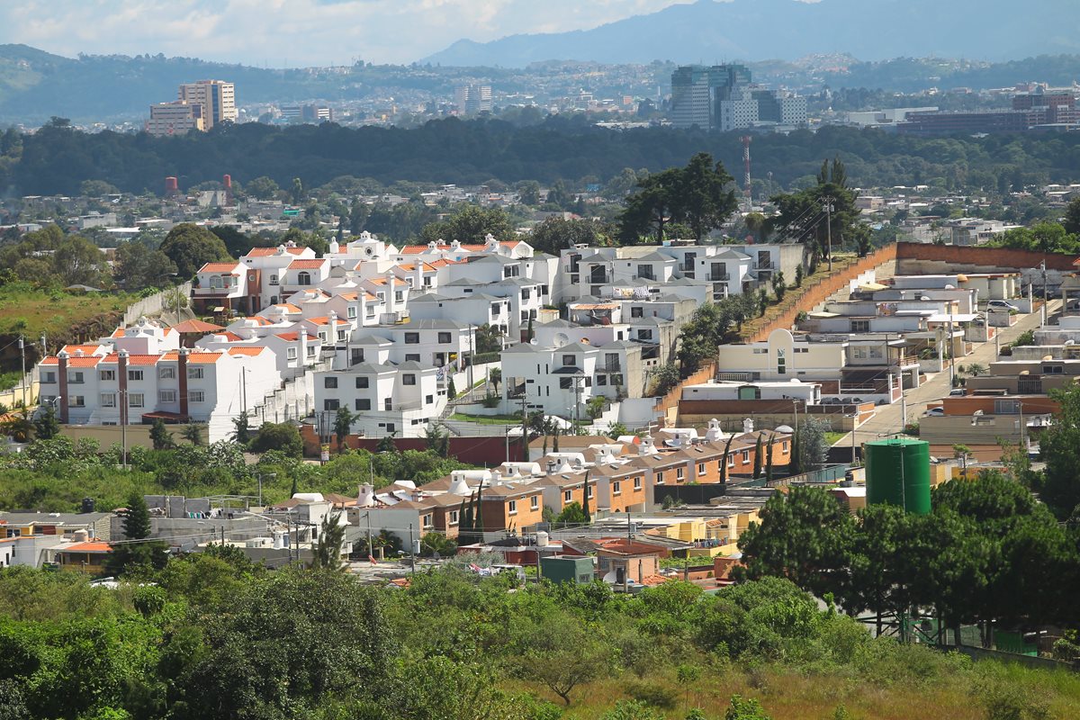 Ciudad San Cristóbal, zona 8, ha tenido un crecimiento urbano acelerado. En el lugar funcionan 124 proyectos habitacionales y 10 centros comerciales. (Foto: Hemeroteca PL)