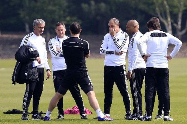 Para este lunes está prevista la llegada de José Mourinho a Madrid, al frente del Chelsea. (Foto Prensa Libre: AFP)