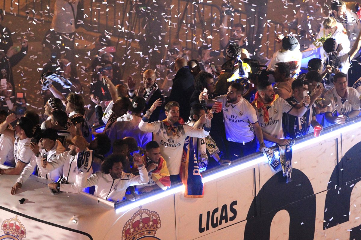 El Real Madrid regaló a su afición el título número 33 de su historia. (Foto Prensa Libre: EFE)