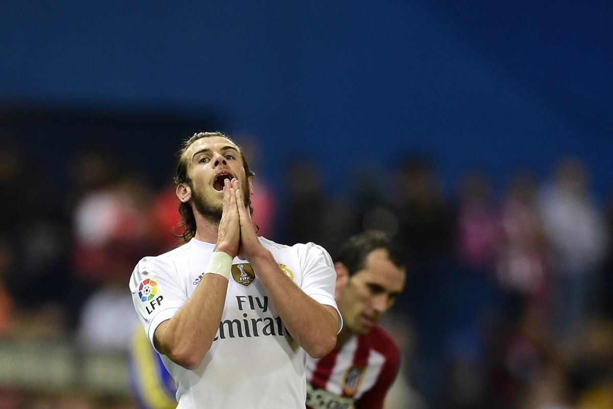 Bale durante el clásico madrileño entre el Real Madrid y el Atlético de Madrid. (Foto Prensa Libre: AFP)