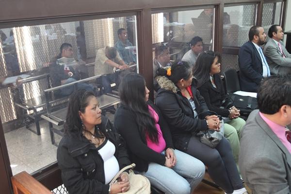 En un operativo en el 2012 en las zonas 4, 11 y Amatitlán fueron capturadas 10 personas sindicadas de explotación sexual de menores. (Foto Prensa Libre: Archivo)