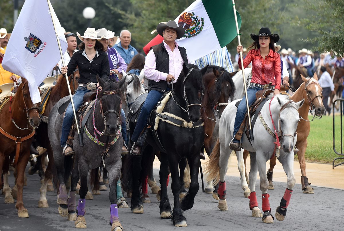 Unas 13 mil personas asistieron a una verbena en Monterrey, convocada por Jaime Rodríguez, el Bronco.(Foto Prensa Libre:EFE).