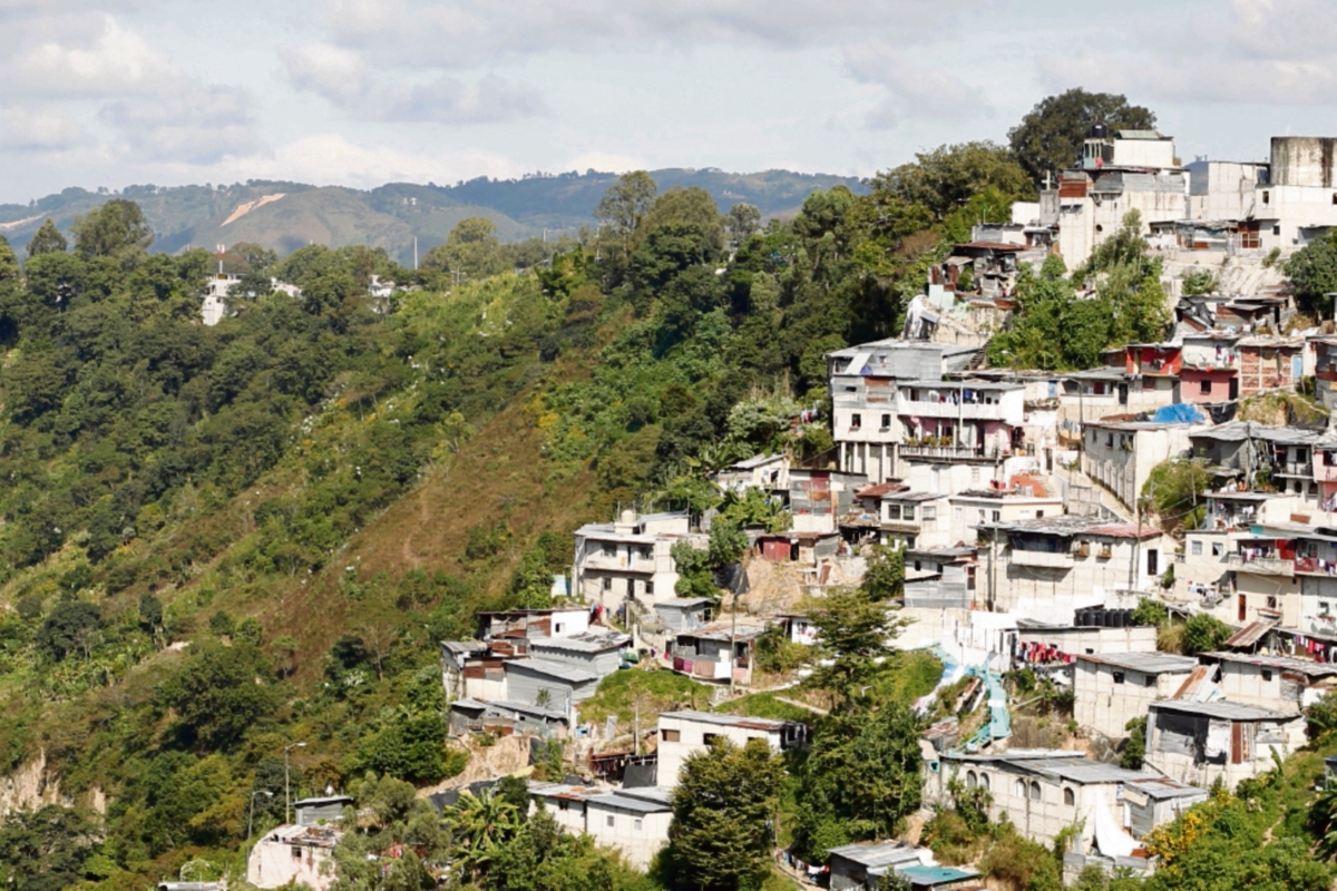 Migración interna influiría en deterioro de la metrópoli. (Foto Prensa Libre: Paulo Raquec)