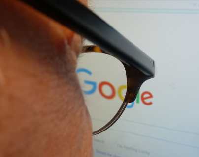 Google destina US$300 millones para combatir las noticias falsas 