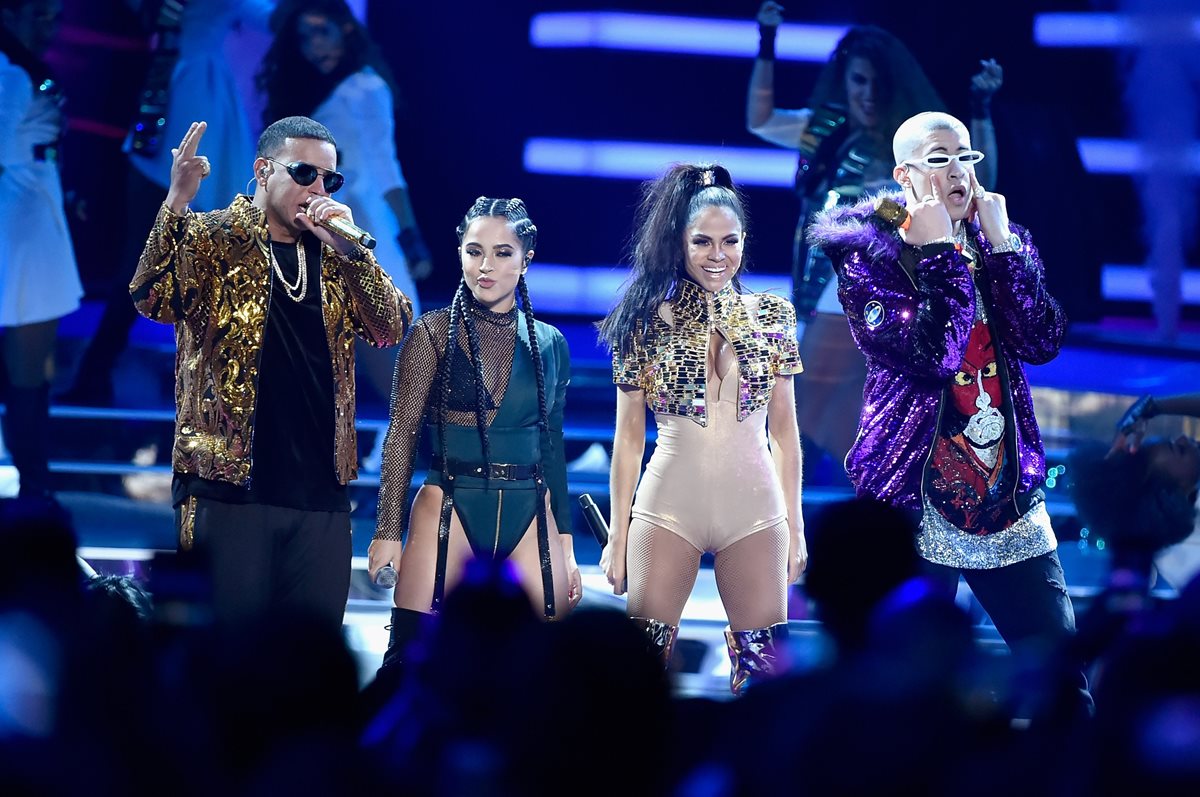 El reguetón, con representantes actuales como Daddy Yankee, Becky G, Natti Natasha y Bad Bunny, ha sido criticado por varios artistas (Foto Prensa Libre: AFP).
