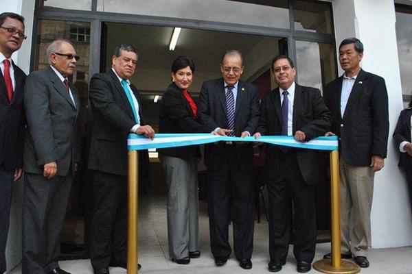 En 2013 el magistrado José Arturo Sierra inauguró el Juzgado de Primera Instancia Penal, el Tribunal de Sentencia de Delitos de Femicidio y la Fiscalía de la Mujer en San Marcos. (Foto Prensa Libre: Hemeroteca PL)