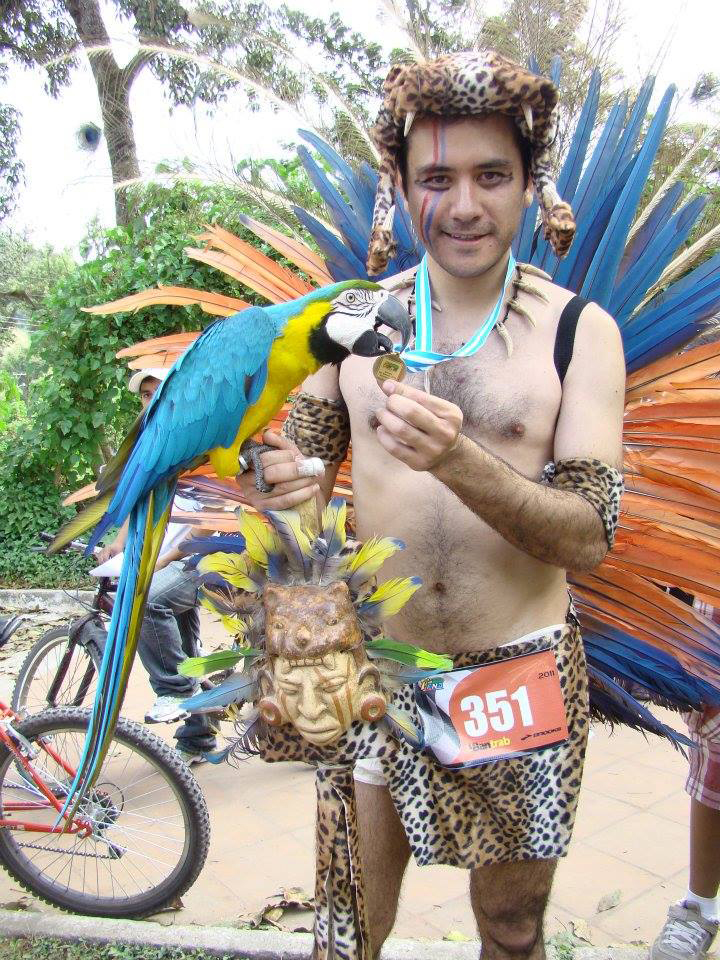 Pablo Wong ha destacado como uno de los más ganadores en el concurso de disfraces de la carrera San Silvestre.