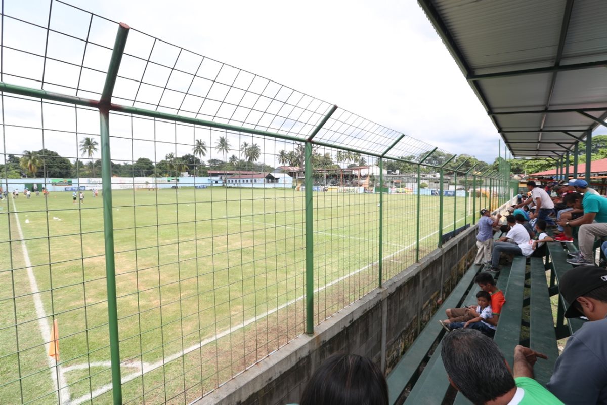 El estadio Mateo SIcay Paz no obtuvo el ingreso esperado para el partido Siquinalá - Municipal. (Foto Prensa Libre: Edwin Fajardo)