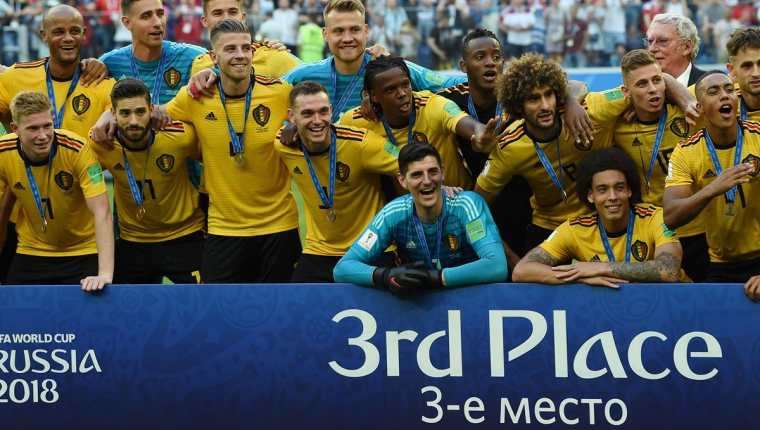 Los jugadores de Bélgica festejan el tercer lugar en el Mundial de Rusia 2018. (Foto Prensa Libre: AFP)