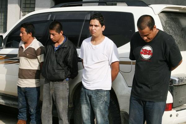 Cuatro presuntos Zetas, entre ellos, un mexicano, fueron capturados en jurisdicción de Puerto Barrios, Izabal. (Foto Prensa Libre)<br _mce_bogus="1"/>
