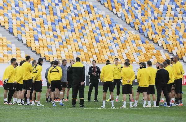 Los jugadores del Sevilla esperan lograr el pase a la gran final de la Liga Europa. (Foto Prensa Libre: EFE)