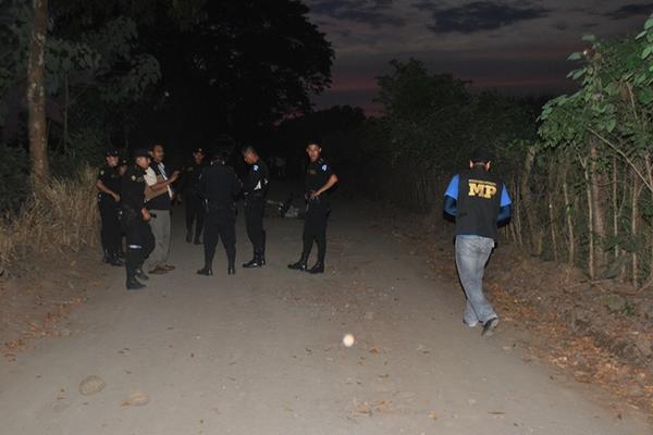 Las autoridades investigan la muerte de Javier Rodas. (Foto Prensa Libre: Jorge Tizol).