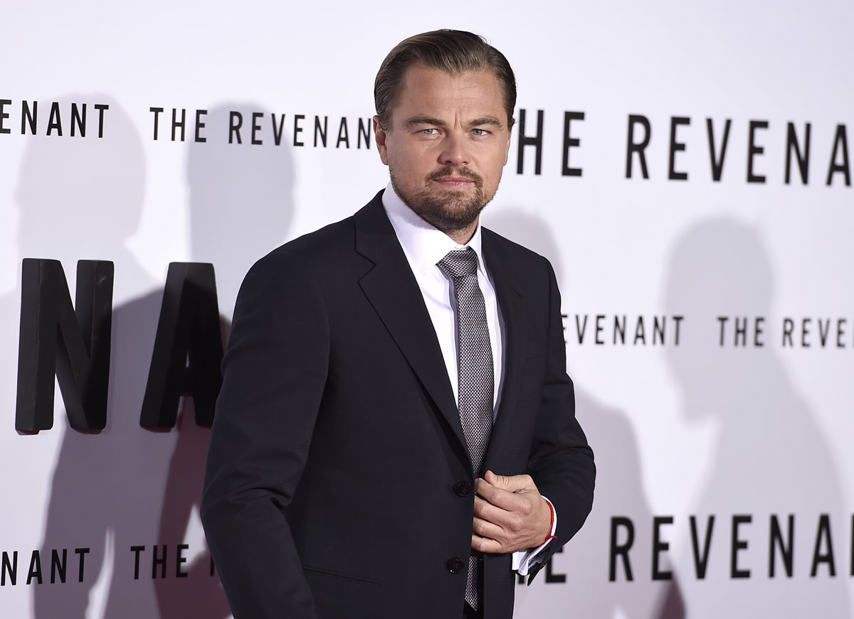 Leonardo DiCaprio estuvo a punto de ser devorado por un tiburón. (Foto Prensa Libre: AP)