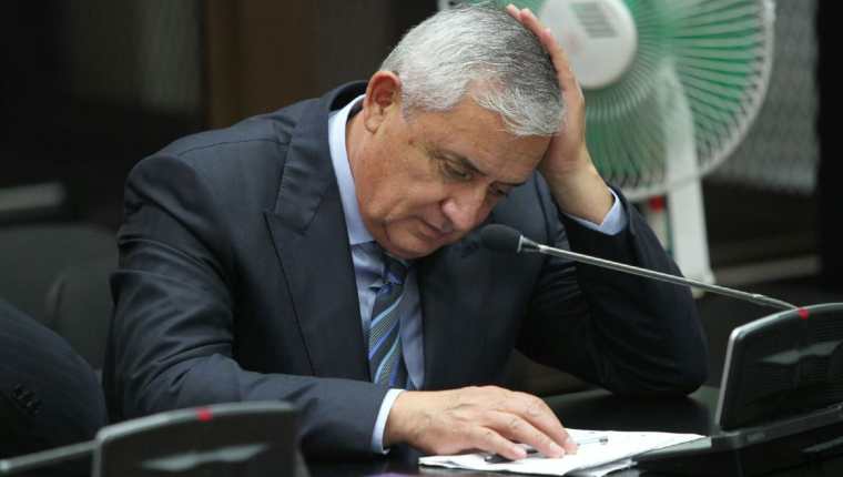 La Fiscalía General de El Salvador confirmó que se abrió una investigación en contra de Otto Pérez Molina y Roxana Baldetti por lavado de dinero. (Foto Prensa Libre: Hemeroteca PL)
