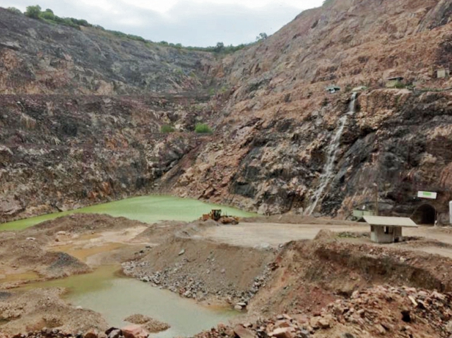 La Asociación pro Desarrollo Minero señaló que el actuar de Calas ha causado la pérdida de más de siete mil 500 empleos a escala nacional desde que se cerró la mina San Rafael, hace 386 días.