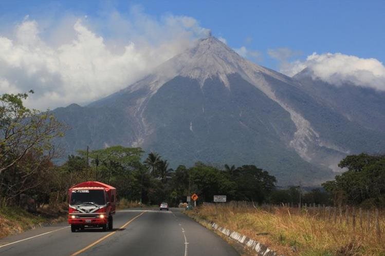 Vista del Volcán de Fuego desde Escuintla. (Foto Presnsa Libre, HemerotecaPL)