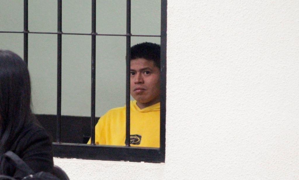 Marcos Muz, acusado de la muerte de una mujer, escucha la decisión del Tribunal Segundo de Sentencia Penal de Quetzaltenango. (Foto Prensa Libre: María José Longo)