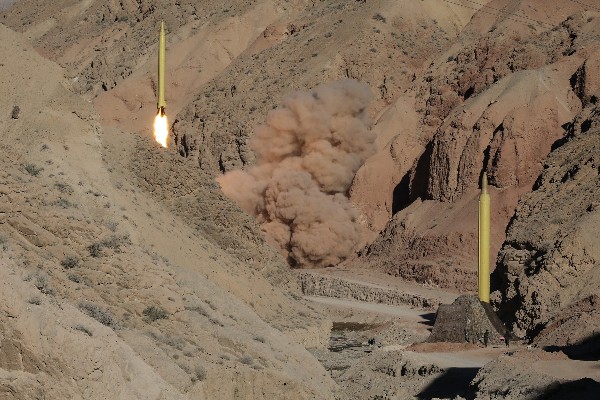  Irán efectua dos nuevos test de misiles balísticos. (Foto Prensa Libre:AFP)