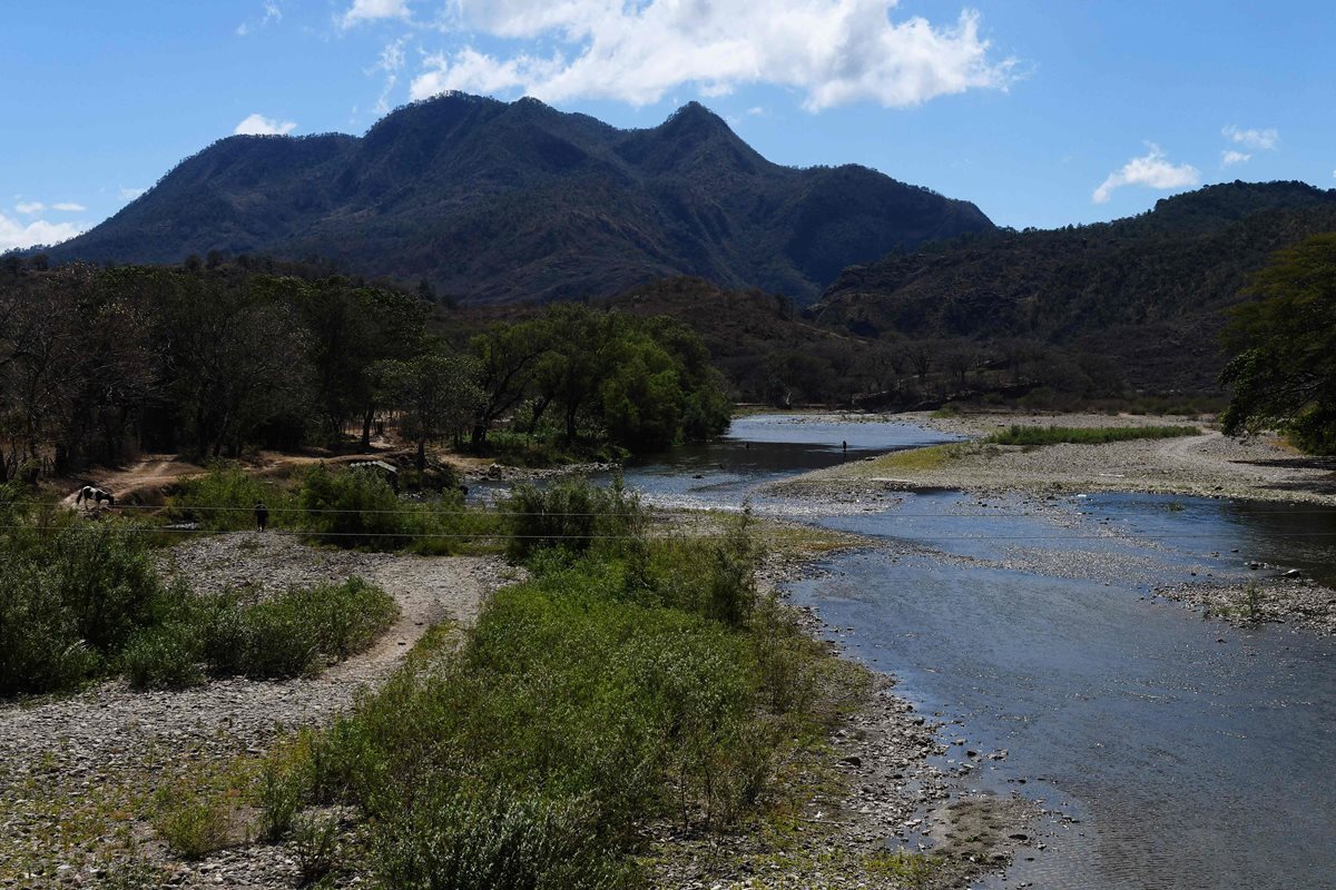 Vista general del río Lempa en Citala, a 100 kilómetros al norte de San Salvador. (Foto Prensa Libre: AFP).