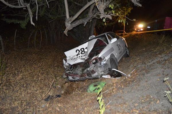 <strong> </strong><strong>El percance ocurrió en horas de la noche del jueves último. (Foto Prensa Libre: Víctor Gómez)</strong>