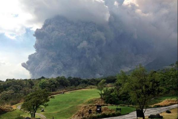 Esta imagen compartida por Vinicio Bejarano muestra la erupción del Volcán de Fuego. (Foto Prensa Libre: Vinicio Bejarano)